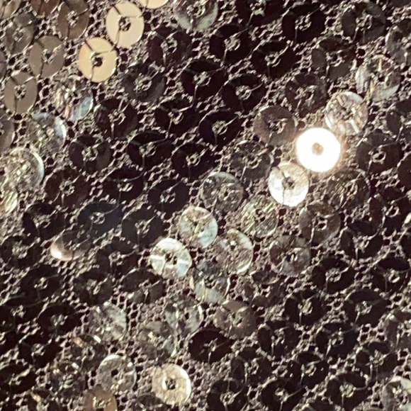 GUESS - tank w black sequins and faux feather fluff on the hem - L - Picture 14 of 16